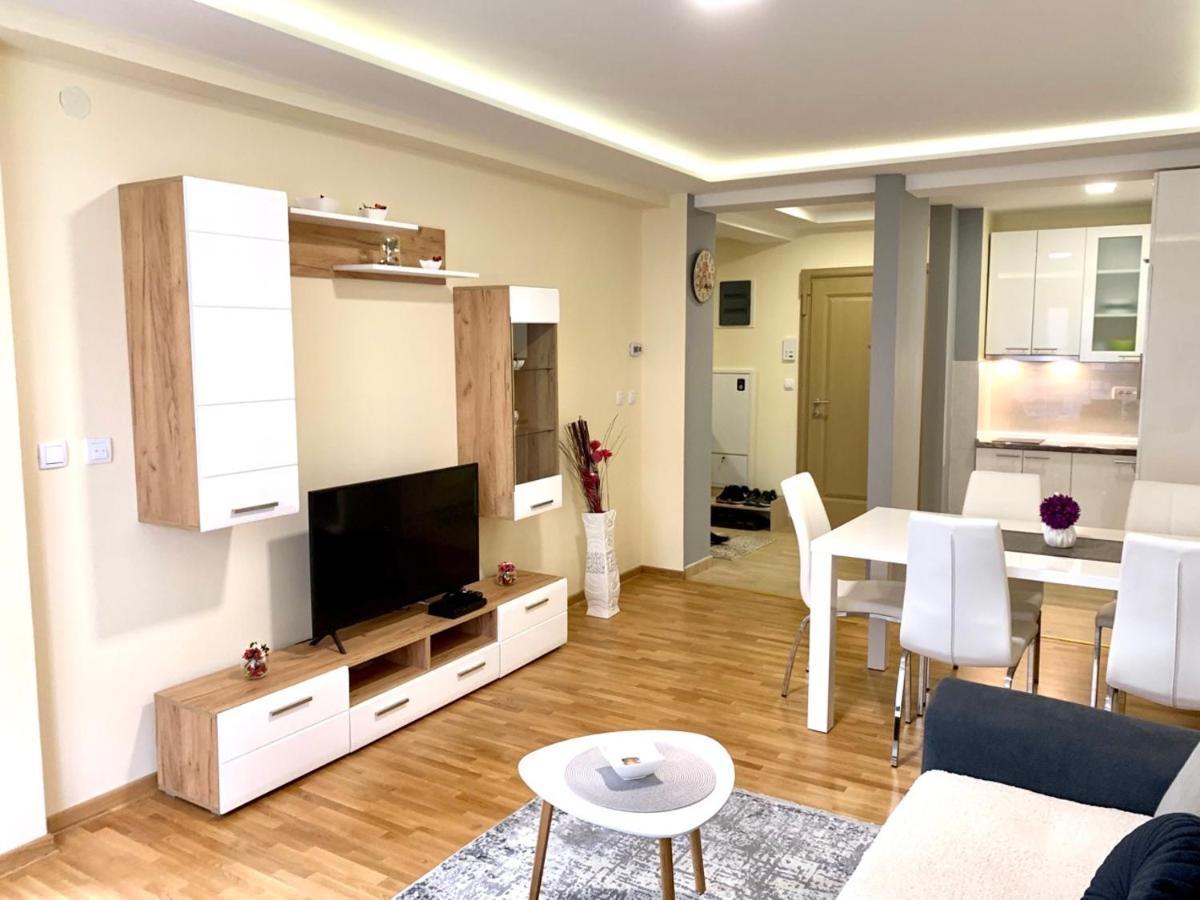 La Promenade Apartment