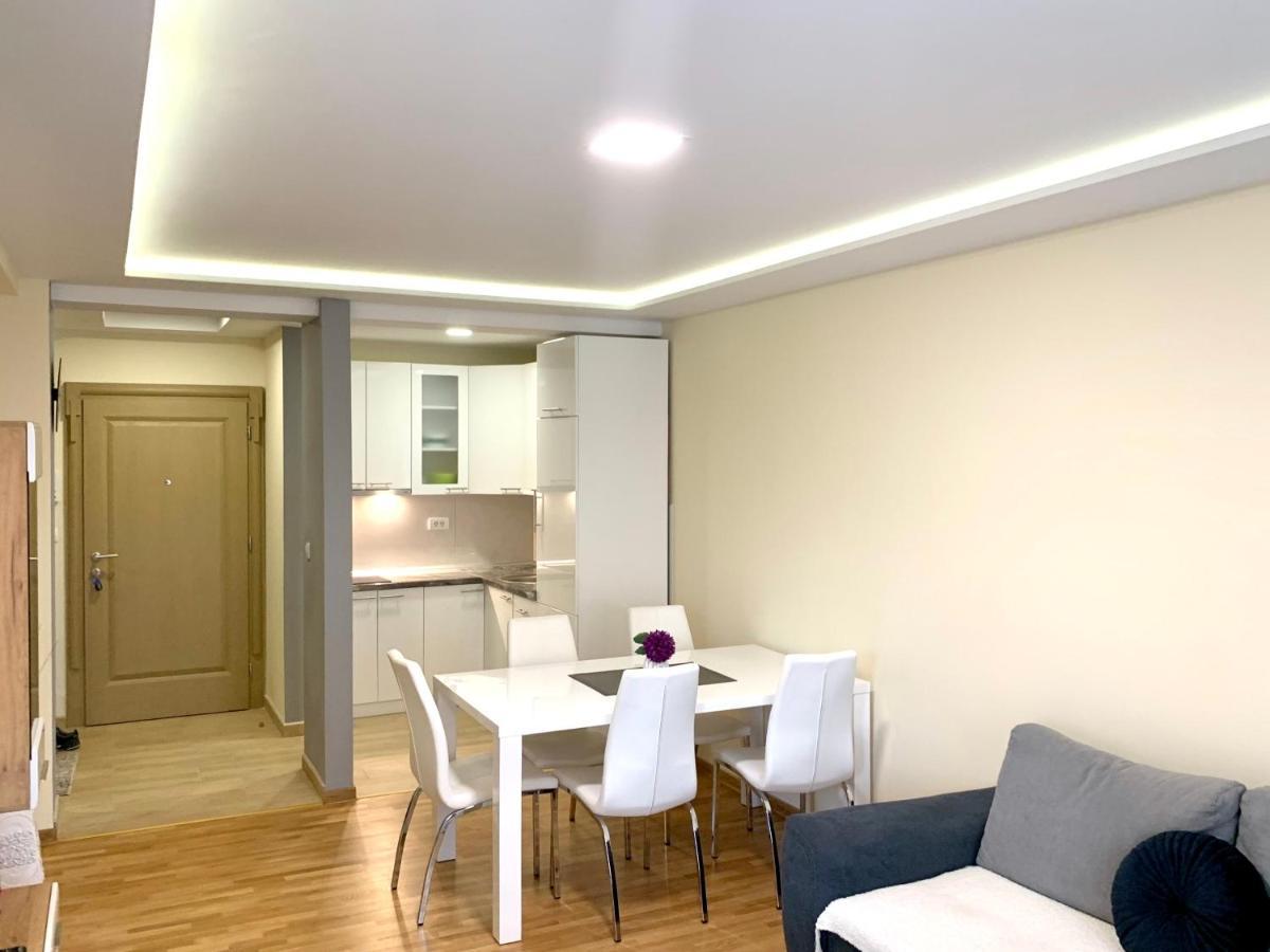 La Promenade Apartment